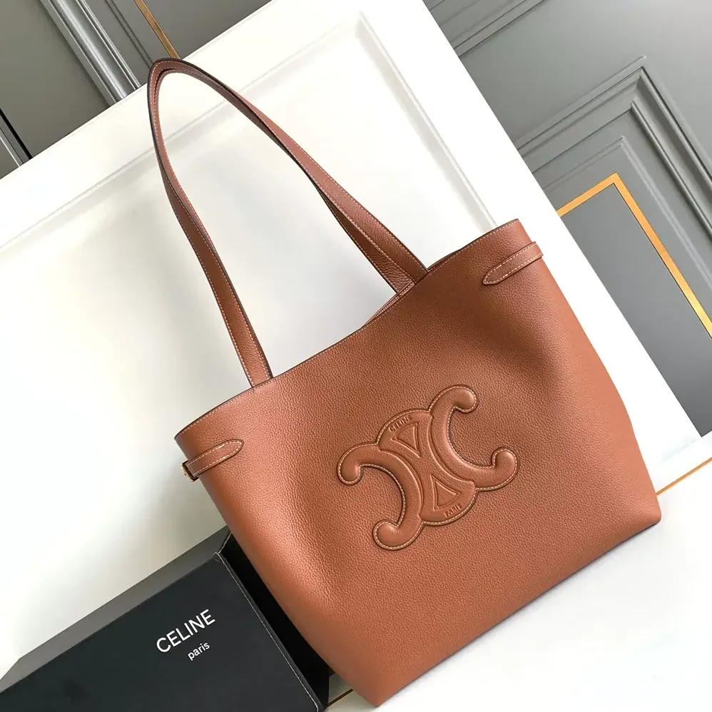 Celine Medium Cabas Anaïs Cuir Triomphe in Grained Calfskin for Women in Tan Celine Medium Cabas Anaïs Cuir Triomphe in Grained Calfskin for Women in Tan
