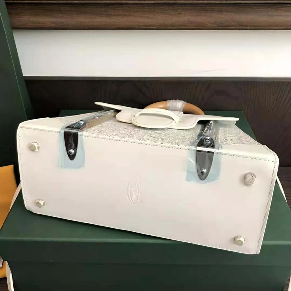 Goyard Sac Saïgon PM in Toile Goyardine & Clamecy Calfskin for Women in White Goyard Sac Saïgon PM in Toile Goyardine & Clamecy Calfskin for Women in White