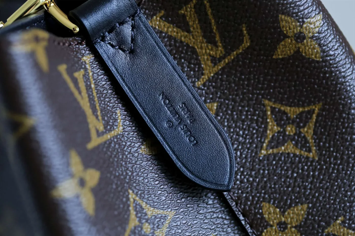 Louis Vuitton NeoNoe MM Bucket Bag Brown / LV Louis Vuitton NeoNoe MM Bucket Bag Brown / LV