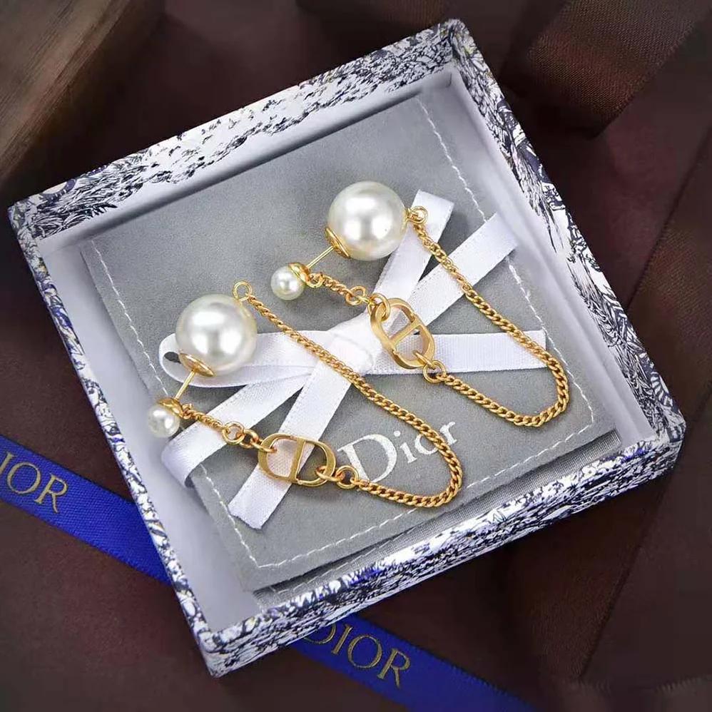 Dior 30 Tribales Earrings Gold-Finish Metal and White Resin Pearls for Women Dior 30 Tribales Earrings Gold-Finish Metal and White Resin Pearls for Women