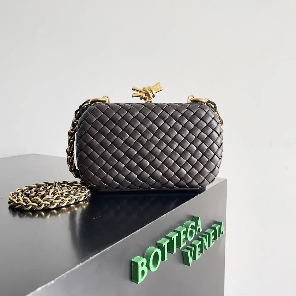 Bottega Veneta Knot Minaudière Clutch in Calfskin Leather for Women in Maroon Bottega Veneta Knot Minaudière Clutch in Calfskin Leather for Women in Maroon