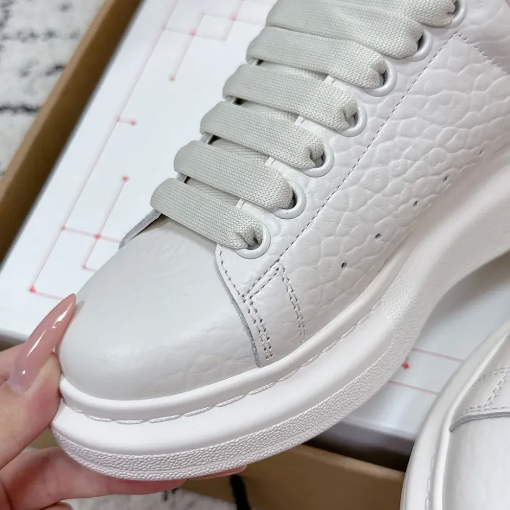 Alexander Mcqueen Oversized Sneaker in Off White for Unisex in Pink