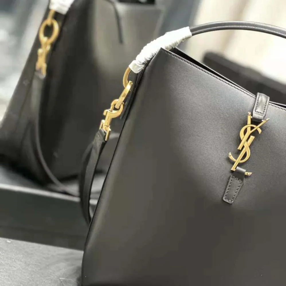 Saint Laurent YSL Le 37 in Shiny Leather for Women in Black