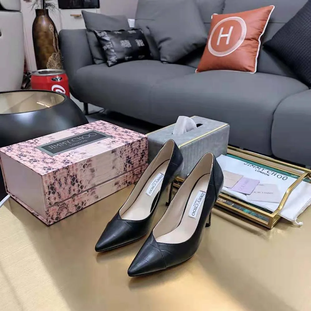 Jimmy Choo Cass 95 Tan Croc-Embossed Leather Pumps for Women in Black Jimmy Choo Cass 95 Tan Croc-Embossed Leather Pumps for Women in Black