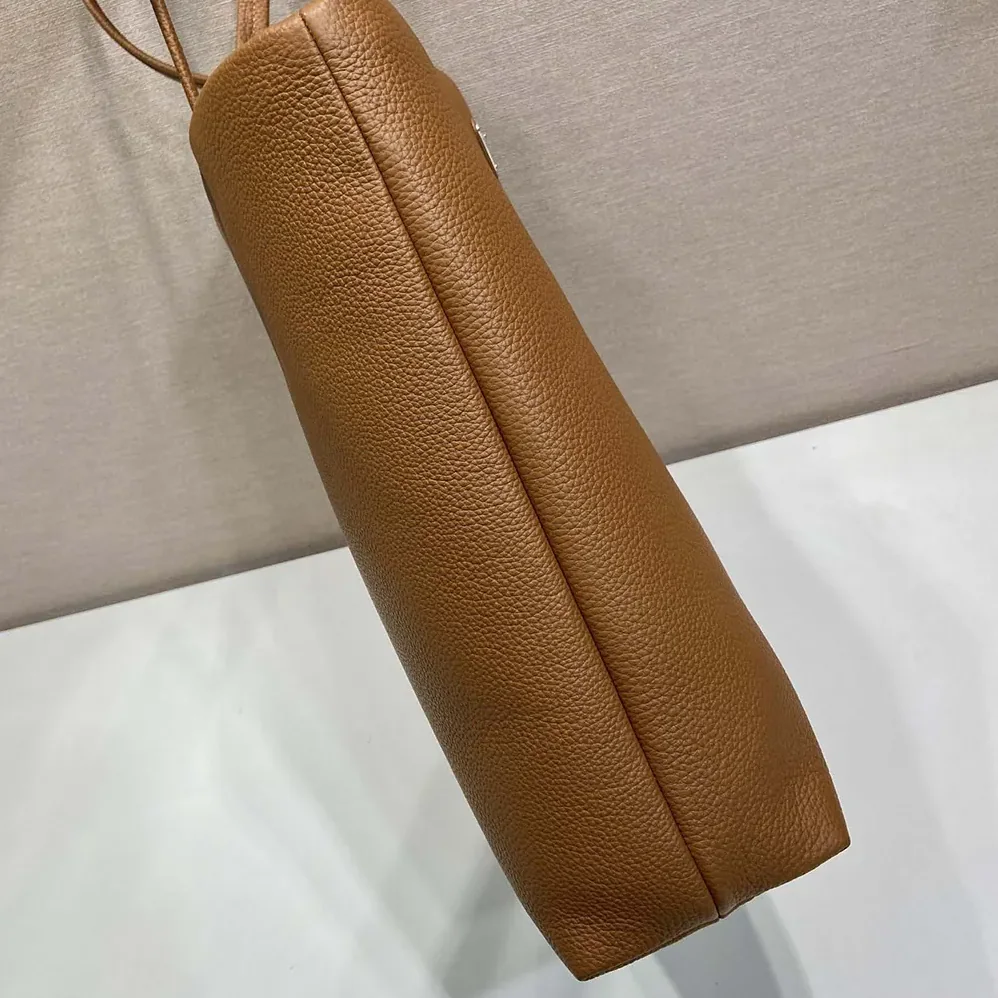 Prada Leather Tote for Unisex in Brown Prada Leather Tote for Unisex in Brown