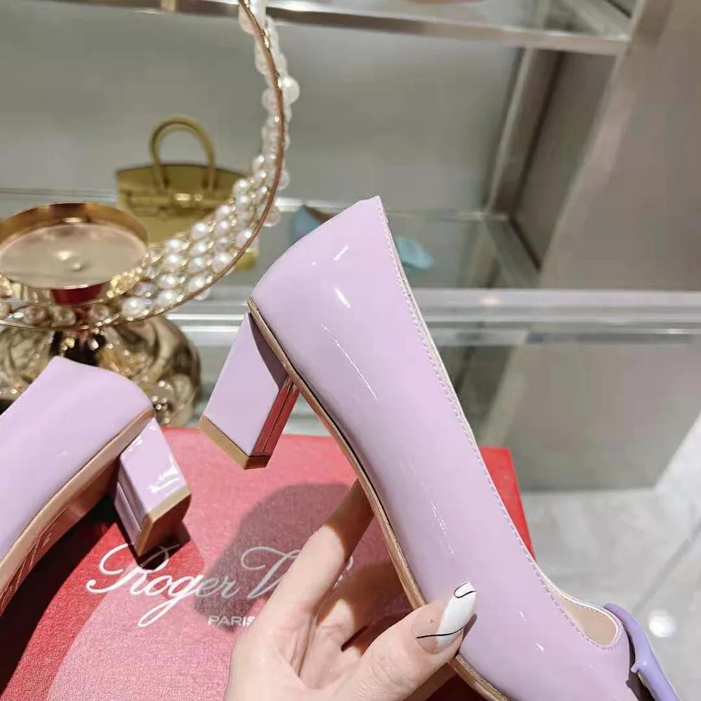Roger Vivier Patent Leather Belle Vivier Pumps for Women in Purple Roger Vivier Patent Leather Belle Vivier Pumps for Women in Purple