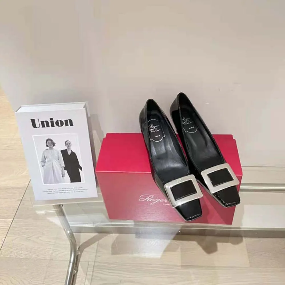 Roger Vivier Belle Vivier Metal Buckle Pumps in Patent Leathe for Women