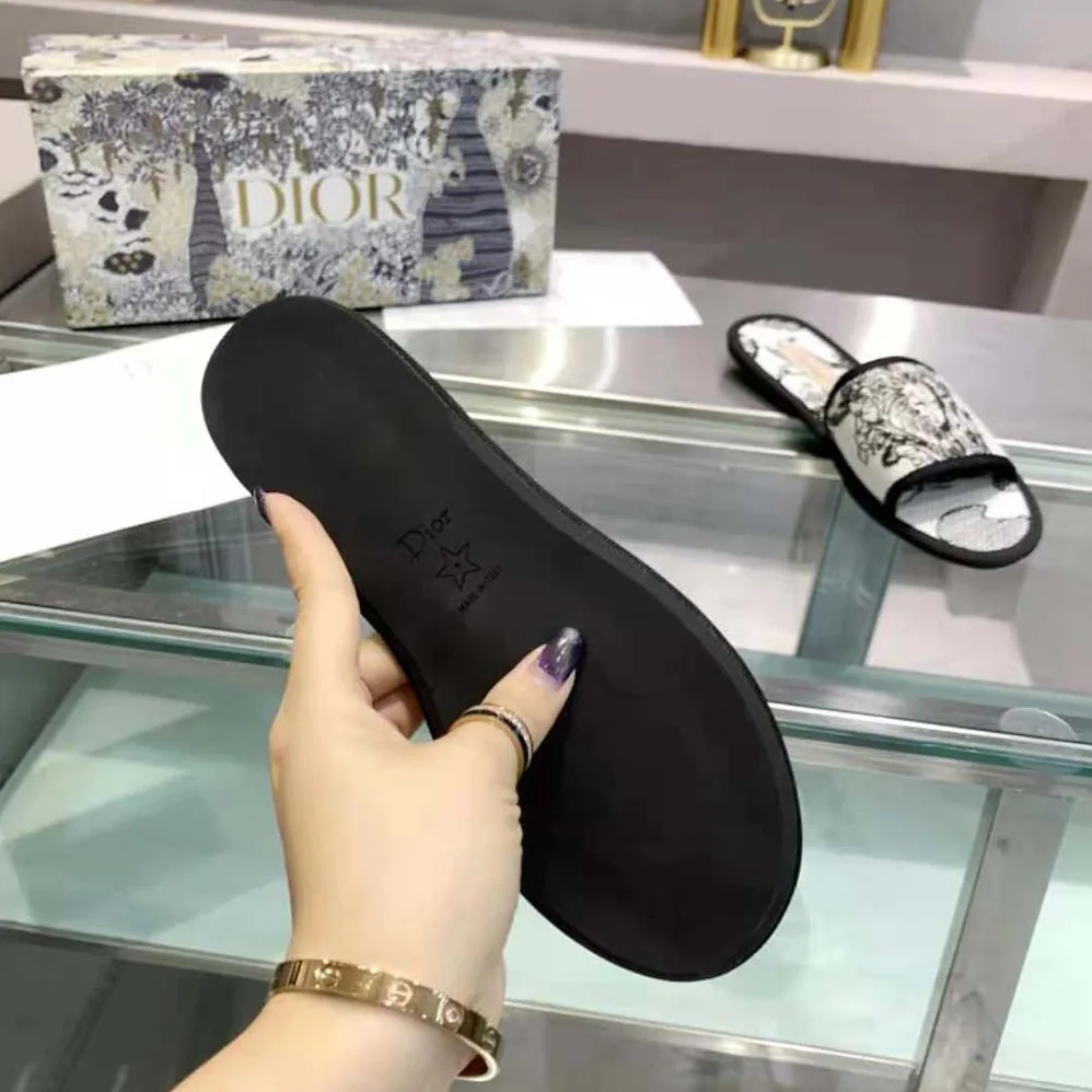 Dior Chez Moi Slide Black and White Dior Zodiac Embroidered Cotton for Women Dior Chez Moi Slide Black and White Dior Zodiac Embroidered Cotton for Women