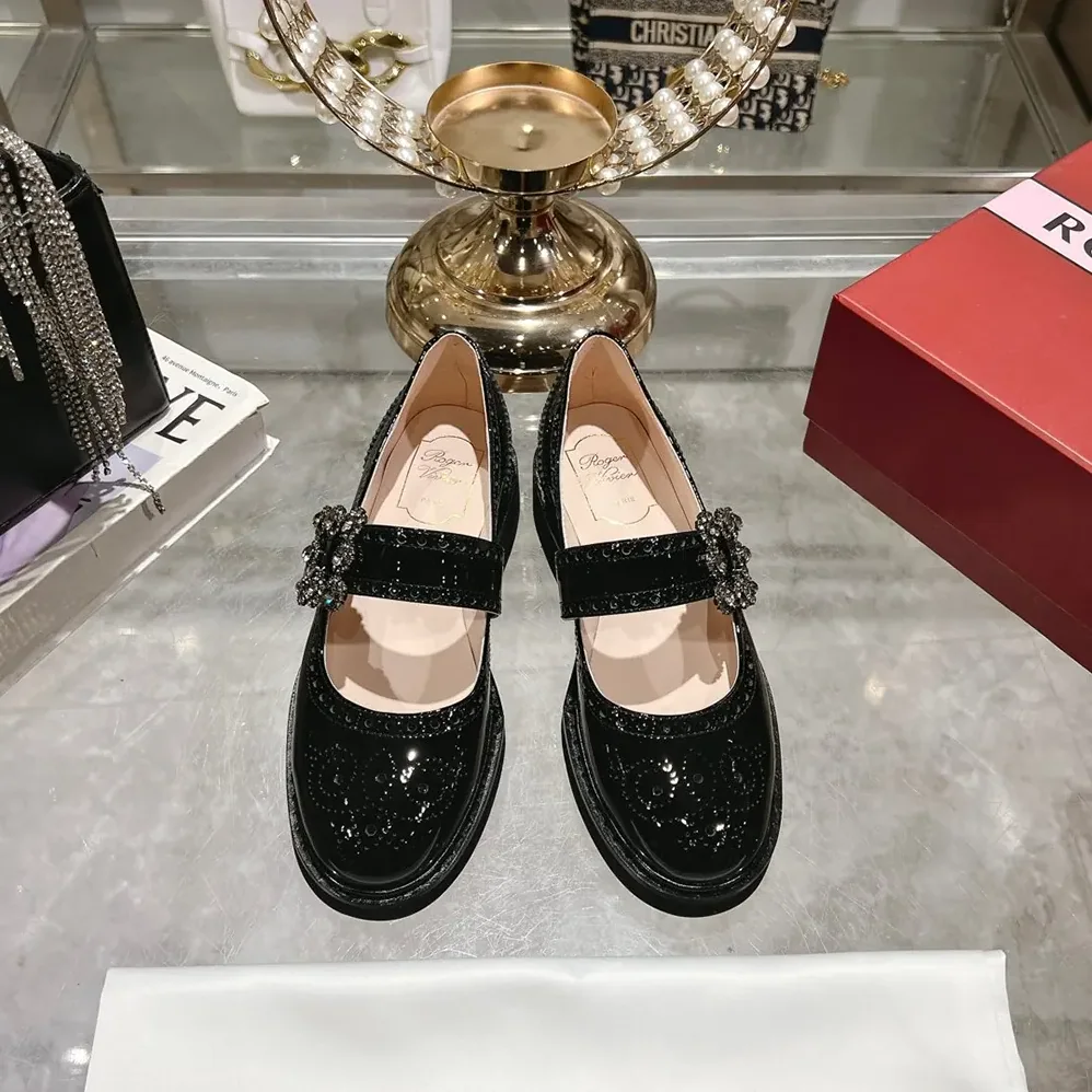 Roger Vivier Viv' Rangers Mary Janes in Leather for Women in Black Roger Vivier Viv' Rangers Mary Janes in Leather for Women in Black