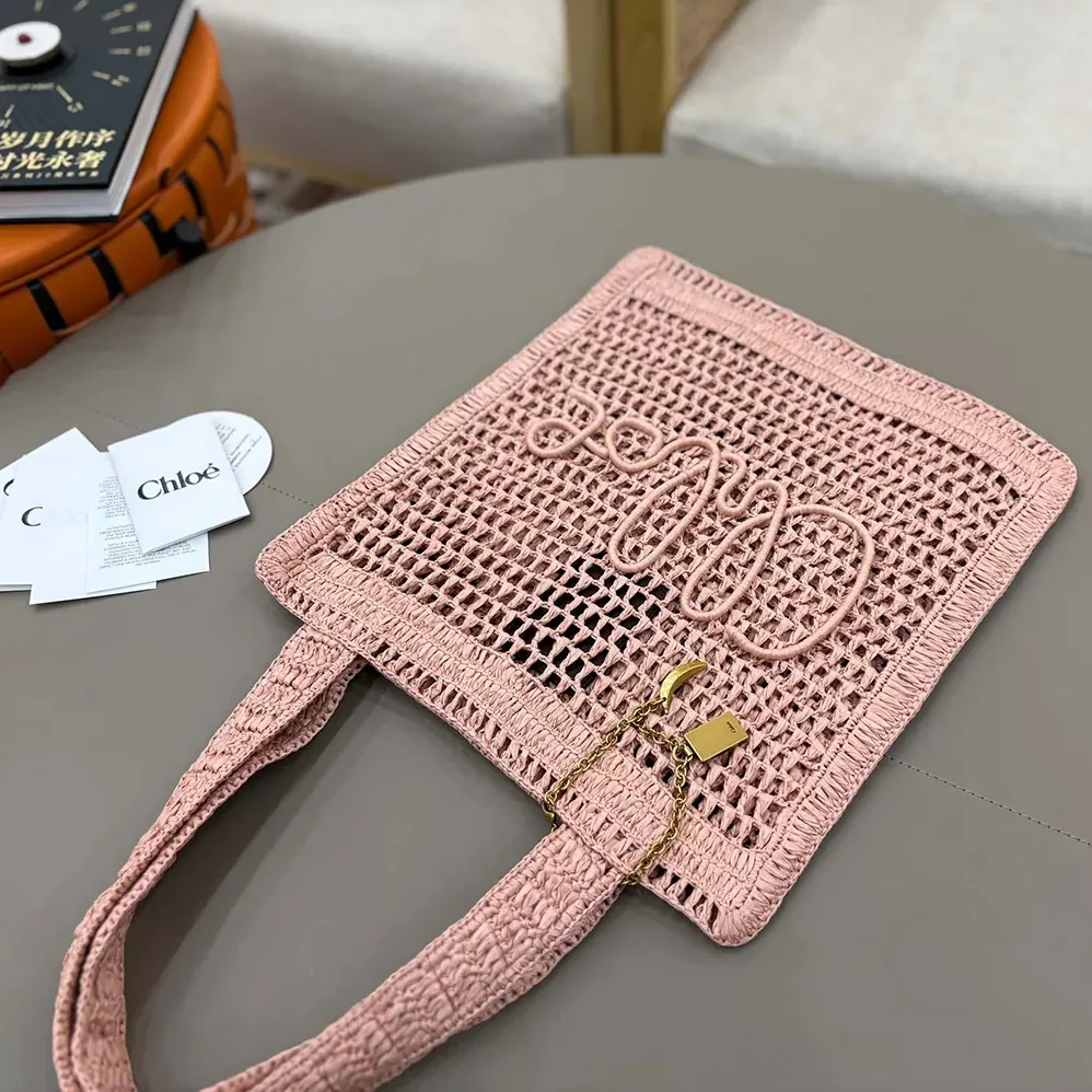 Chloe Summer Banana Tote Bag In Raffia for Women in Pink Chloe Summer Banana Tote Bag In Raffia for Women in Pink