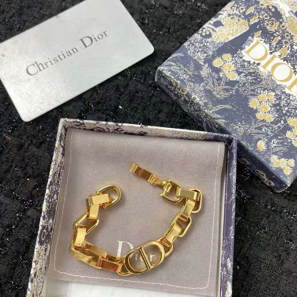 Dior 30 Montaigne Bracelet Gold for Women in Finish Metal Dior 30 Montaigne Bracelet Gold for Women in Finish Metal