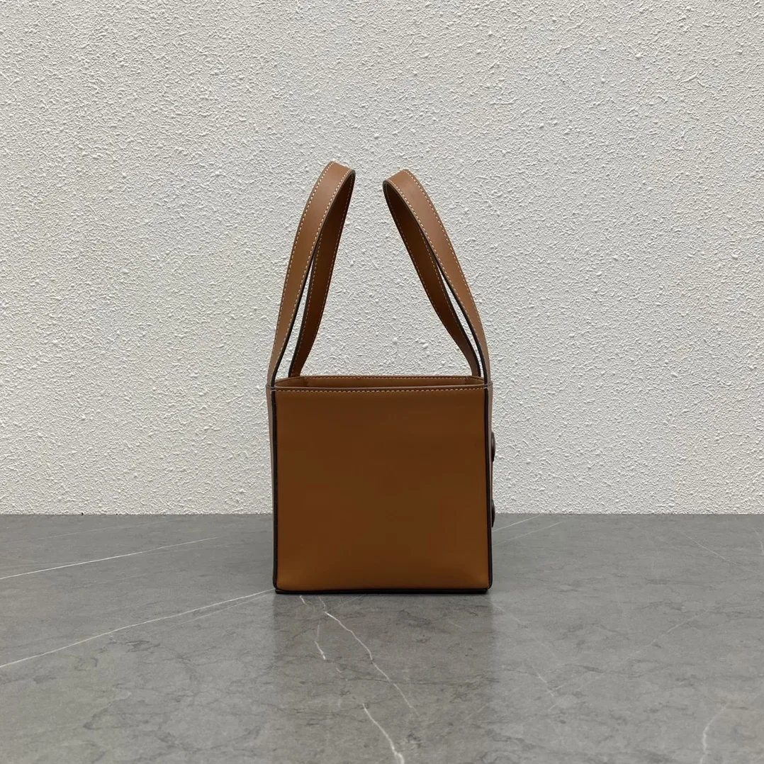 Celine Cube Bag Cuir Triomphe Square Tan / Celine Cube Bag Cuir Triomphe Square Tan /