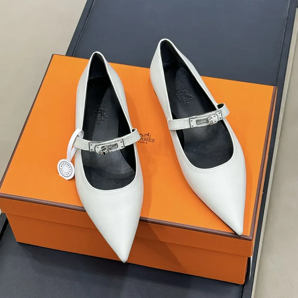 Hermes Kelly Ballet Flat in Calfskin for Women in White Hermes Kelly Ballet Flat in Calfskin for Women in White