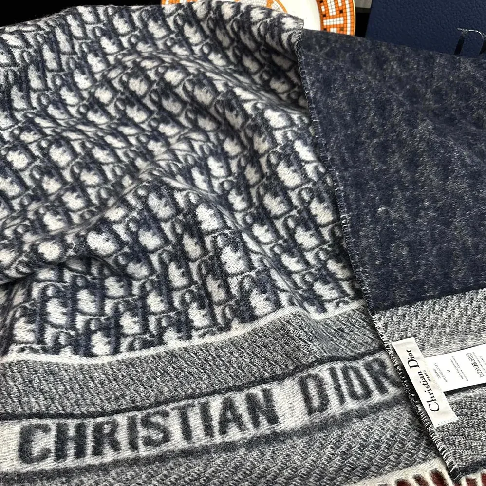 Dior Oblique Scarf Ecru and Navy Blue Cashmere for Unisex Dior Oblique Scarf Ecru and Navy Blue Cashmere for Unisex