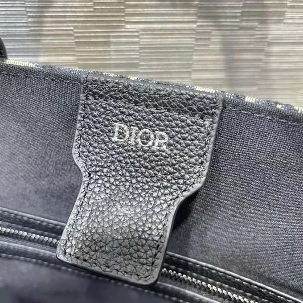 Dior Saddle Tote Bag with Shoulder Strap Beige and Black Dior Oblique Jacquard for Men Dior Saddle Tote Bag with Shoulder Strap Beige and Black Dior Oblique Jacquard for Men