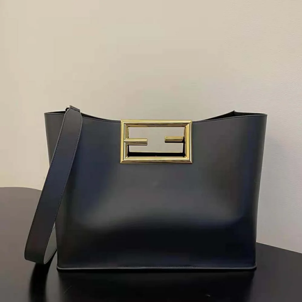 Fendi Way Medium Made of Camellia-Colored Leather Bag for Women in Black