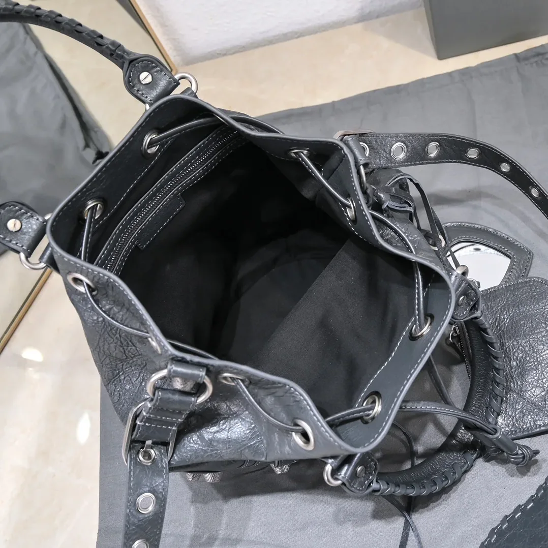 Balenciaga Le Cagole Small Bucket Bag In White in Black/Purple /