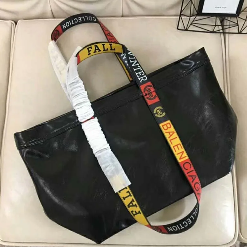 Balenciaga Carry Logo Handles Shopper M in Lambskin for Women in Black