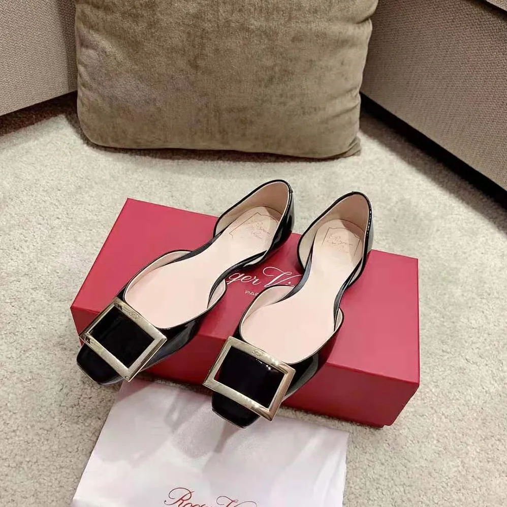 Roger Vivier Trompette Dorsay Metal Buckle Ballerinas in Patent Leather for Women in Black Roger Vivier Trompette Dorsay Metal Buckle Ballerinas in Patent Leather for Women in Black