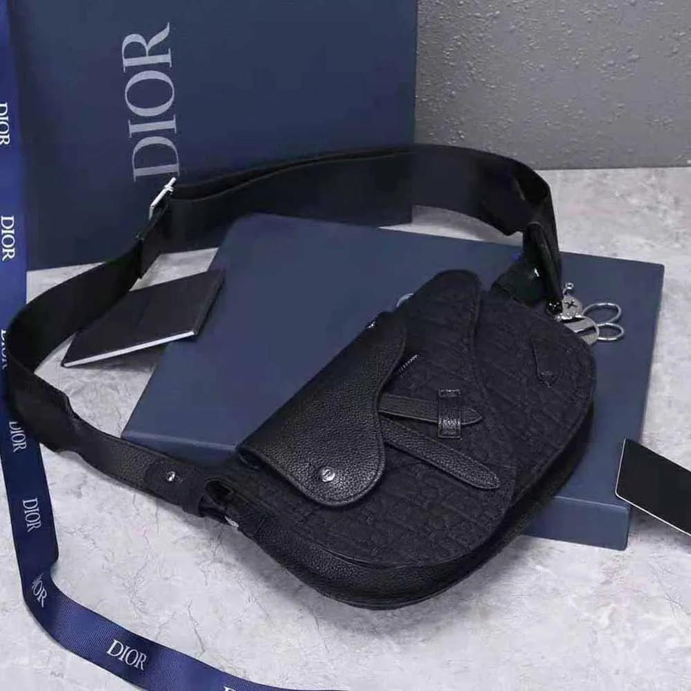 Dior Saddle Pouch Dior Oblique Jacquard for Men in Black Dior Saddle Pouch Dior Oblique Jacquard for Men in Black