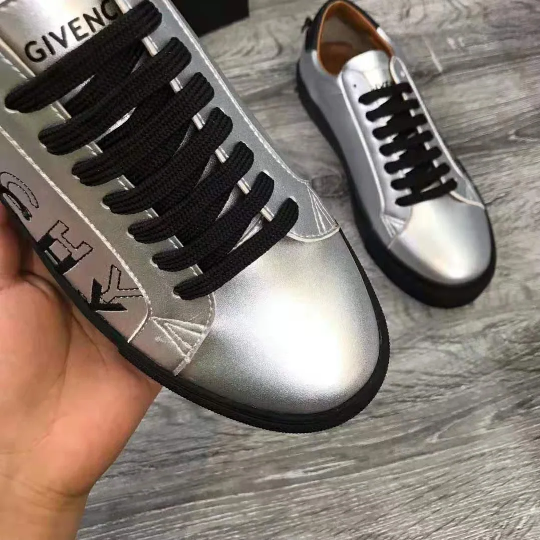 Givenchy Givenchy Shading Sneakers in Metallized Leather for Men in Silver Givenchy Givenchy Shading Sneakers in Metallized Leather for Men in Silver