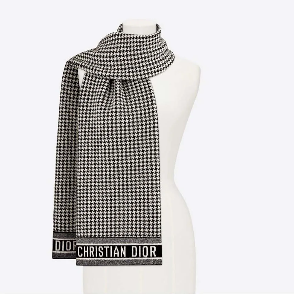 Dior 30 Montaigne Scarf Black and White Houndstooth Cashmere Blend Knit for Women Dior 30 Montaigne Scarf Black and White Houndstooth Cashmere Blend Knit for Women