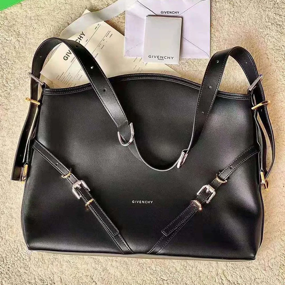 Givenchy Medium Voyou Bag in Leather for Women in Black Givenchy Medium Voyou Bag in Leather for Women in Black
