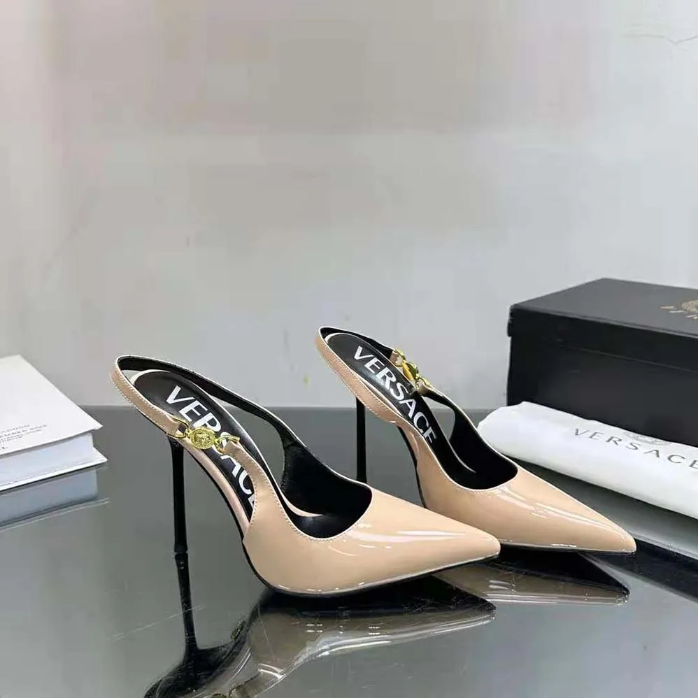 Versace Medusa '95 Slingback Pumps for Women in Pink Versace Medusa '95 Slingback Pumps for Women in Pink