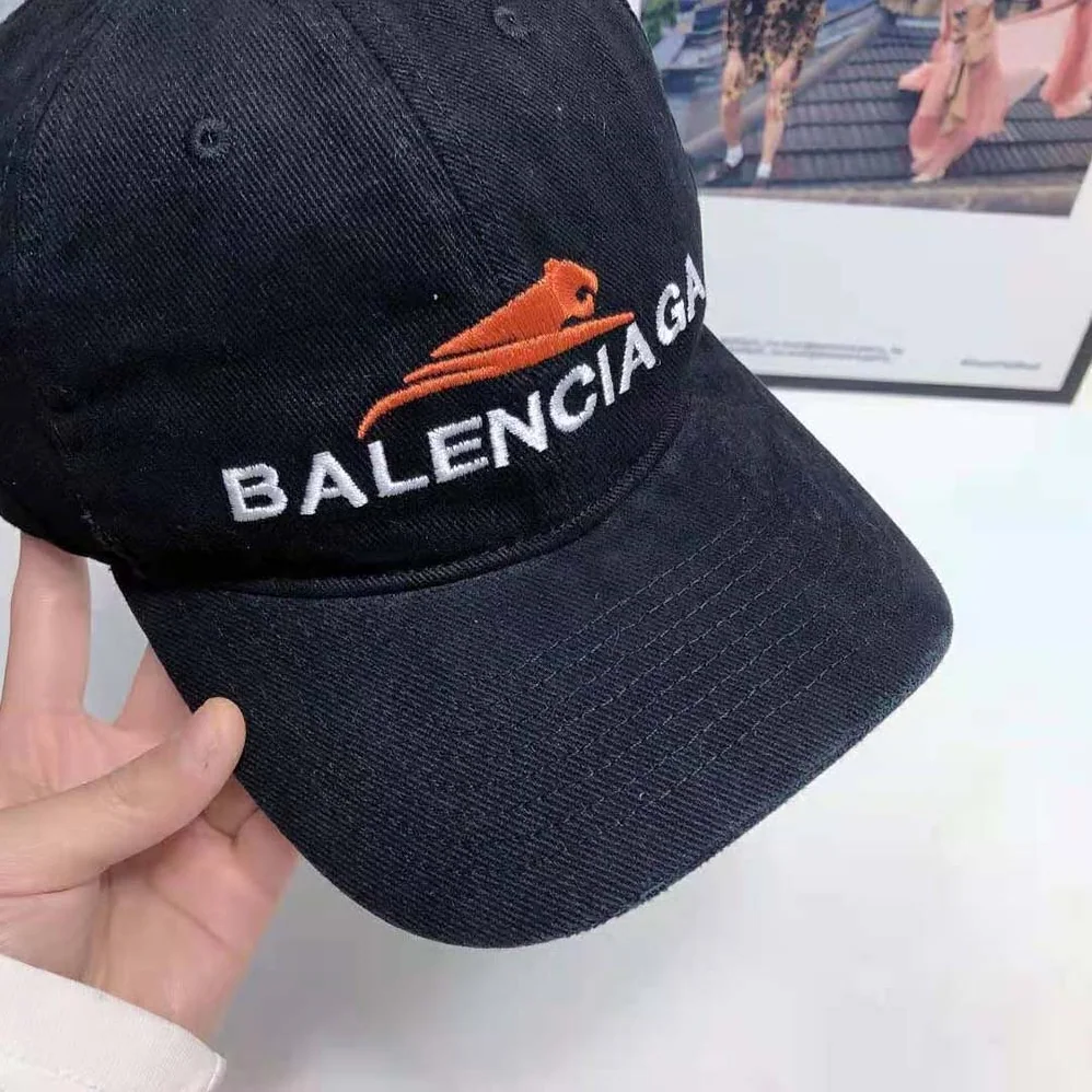 Balenciaga Year Of The Tiger Cap in Black and White Cotton Drill for Women Balenciaga Year Of The Tiger Cap in Black and White Cotton Drill for Women
