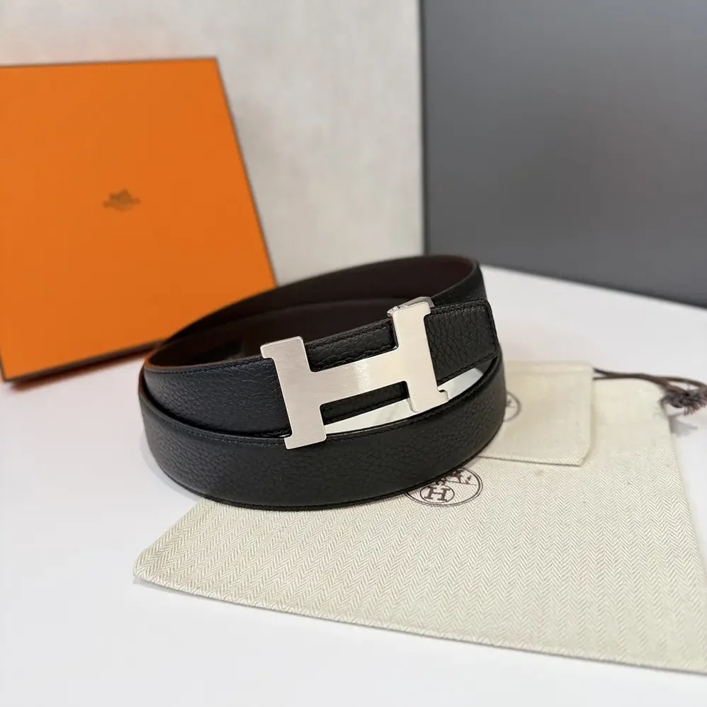 Hermes H Belt Buckle & Reversible Leather Strap 32 mm for Unisex in Black/Silver Hermes H Belt Buckle & Reversible Leather Strap 32 mm for Unisex in Black/Silver