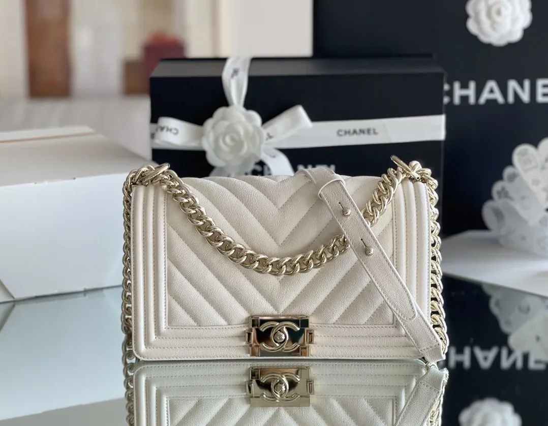Chanel Small Flap Bag Black / Chanel Small Flap Bag Black /