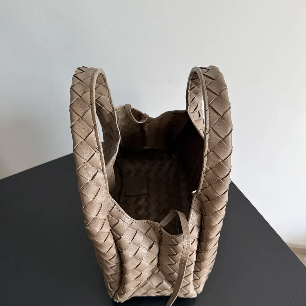 Bottega Veneta Small Campana for Women in Chocolate