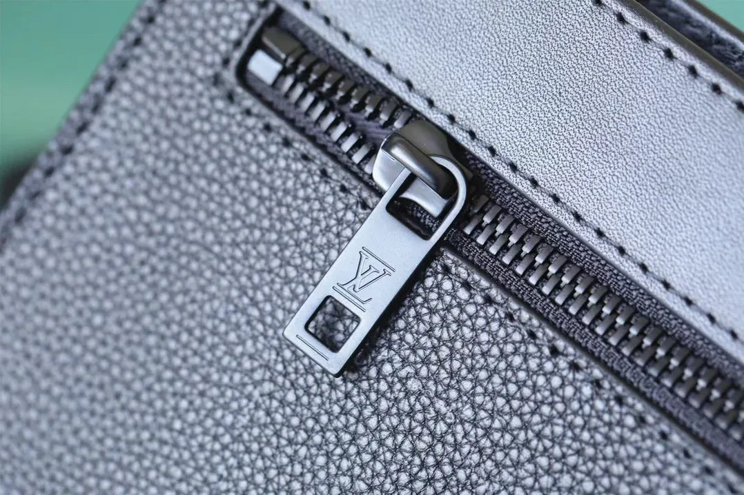 Louis Vuitton Messenger Voyage Aerogram Black