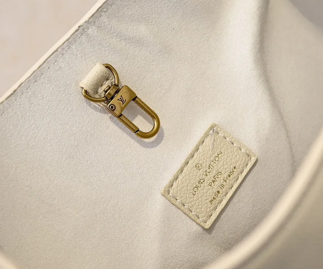 Louis Vuitton Low Key Hobo MM Beige / Louis Vuitton Low Key Hobo MM Beige /