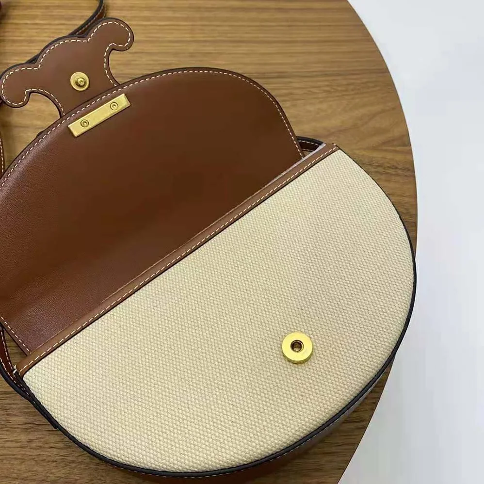 Celine Besace Cuir Triomphe in Triomphe Tanvas and Talfskin for Women in Beige Celine Besace Cuir Triomphe in Triomphe Tanvas and Talfskin for Women in Beige