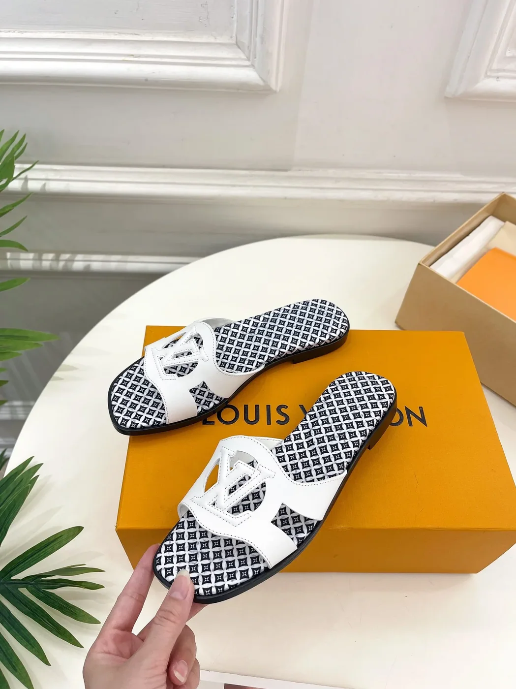 Louis Vuitton Isola Flat Mule LV White Louis Vuitton Isola Flat Mule LV White