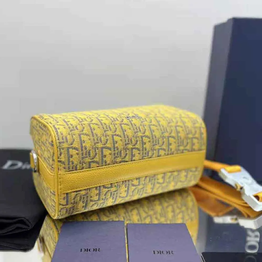Dior Lingot 22 Bag Gold for Men in Tone Dior Oblique Jacquard Dior Lingot 22 Bag Gold for Men in Tone Dior Oblique Jacquard