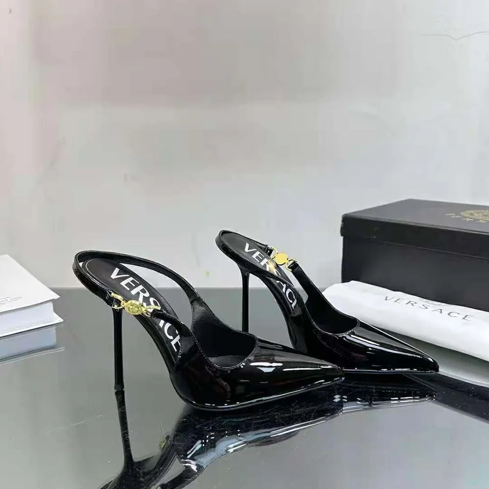 Versace Medusa '95 Slingback Pumps for Women in Black Versace Medusa '95 Slingback Pumps for Women in Black
