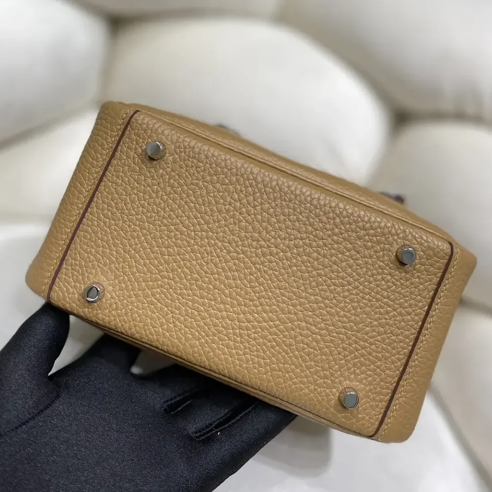 Hermes Lindy Mini 19 in Clemence Leather for Women in Sandy/Silver Hermes Lindy Mini 19 in Clemence Leather for Women in Sandy/Silver