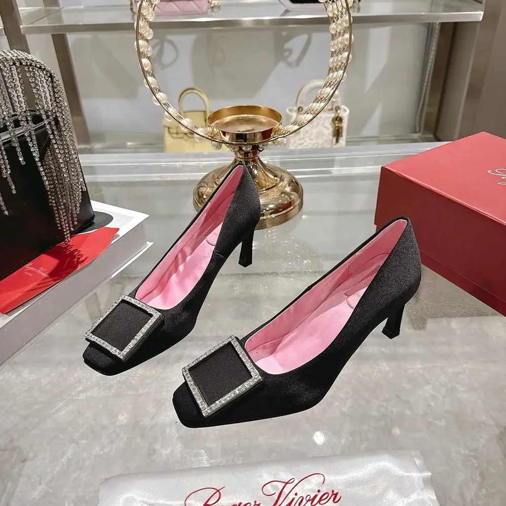 Roger Vivier Trompette Pumps in Satin for Women in Black
