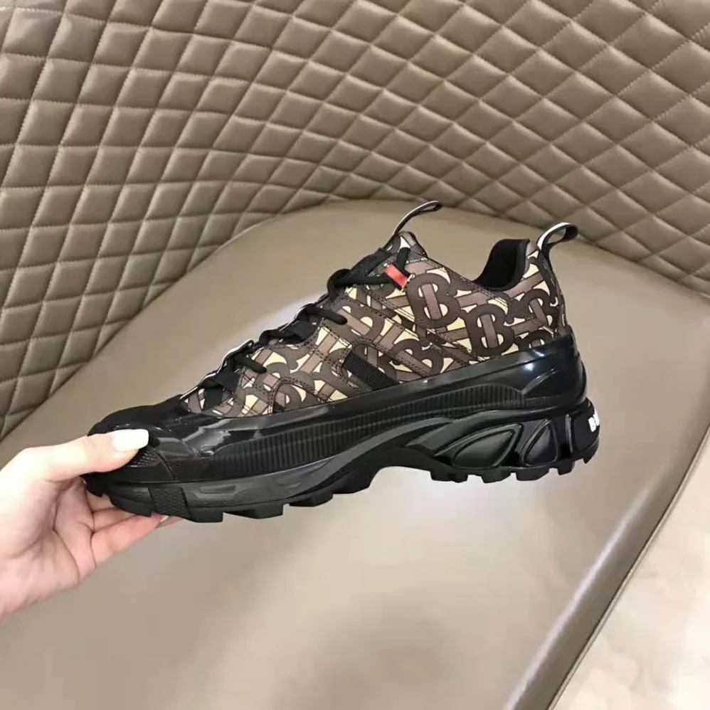 Burberry Monogram Print E-canvas Arthur Sneakers for Women in Brown Burberry Monogram Print E-canvas Arthur Sneakers for Women in Brown