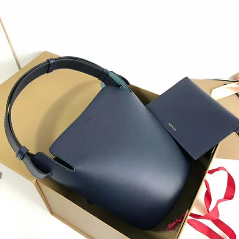 Burberry The Large Leather Bucket Bag for Women in Navy Burberry The Large Leather Bucket Bag for Women in Navy