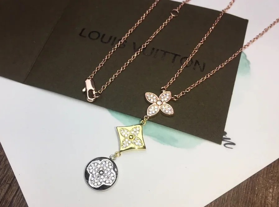 Louis Vuitton Flower Necklace Silver Louis Vuitton Flower Necklace Silver