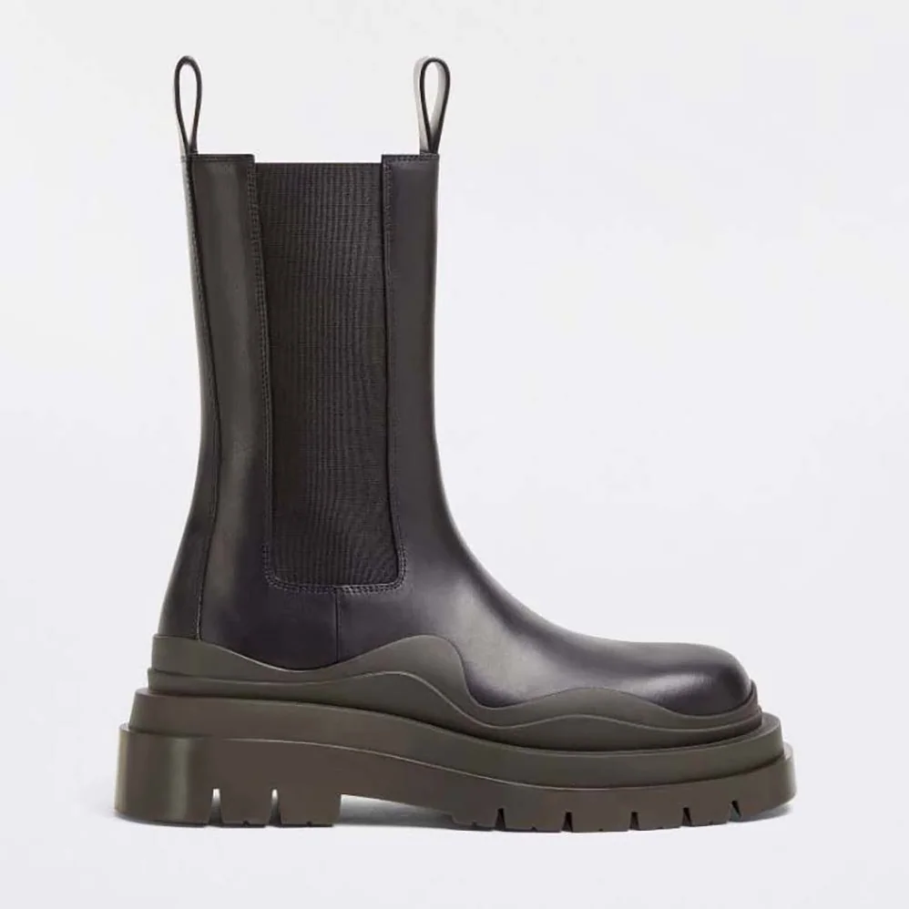 Bottega Veneta Tire Chelsea Boot in Calfskin Leather for Unisex in Brown