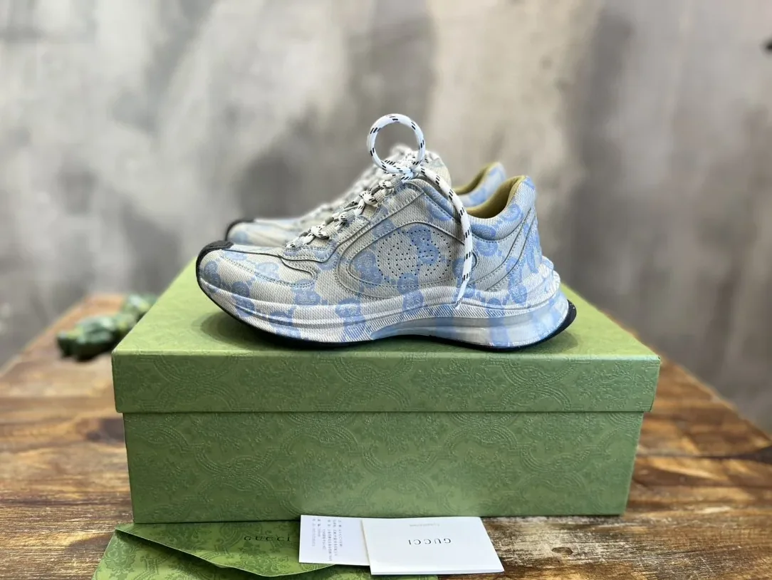 Gucci Run Sneaker Grey