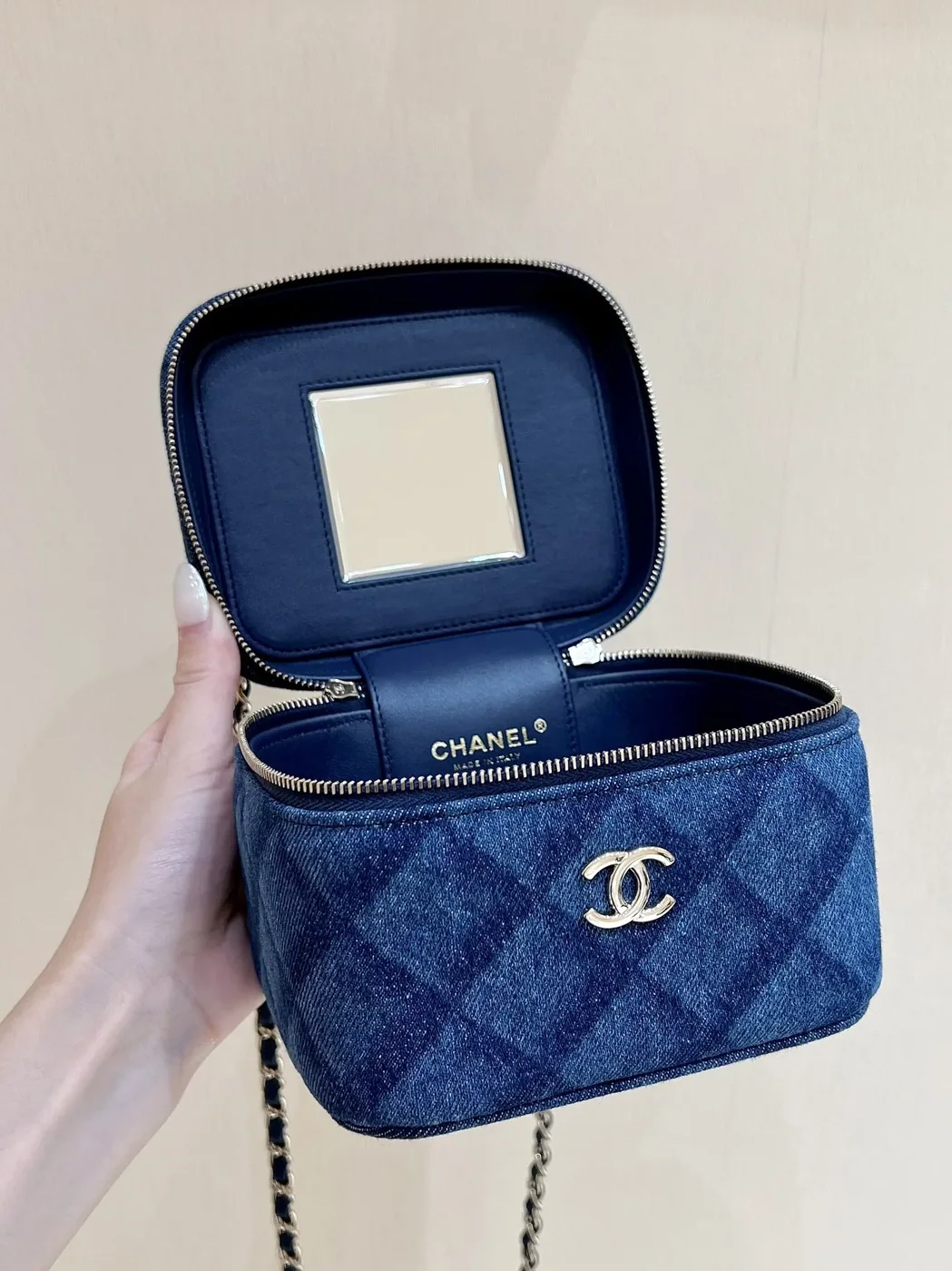Chanel CC Denim Vanity Bag Dark Blue / Chanel CC Denim Vanity Bag Dark Blue /