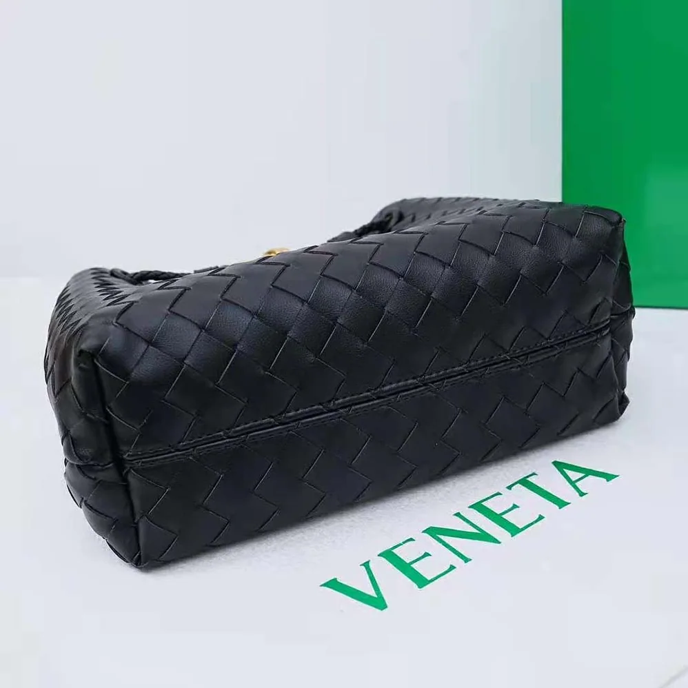 Bottega Veneta Small Andiamo in Lambskin Leather for Women in Black