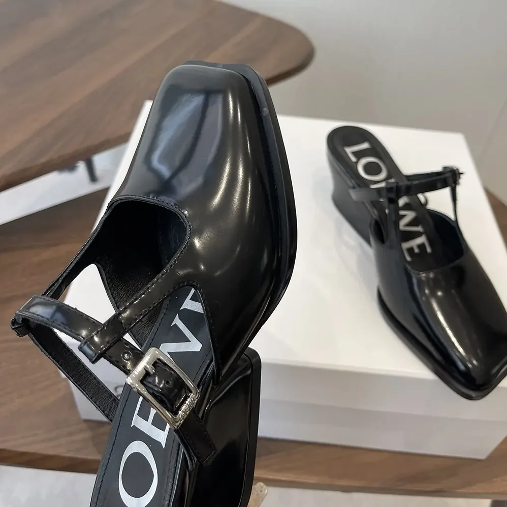 Loewe Onda Mule In Brushed Calfskin for Women in Black