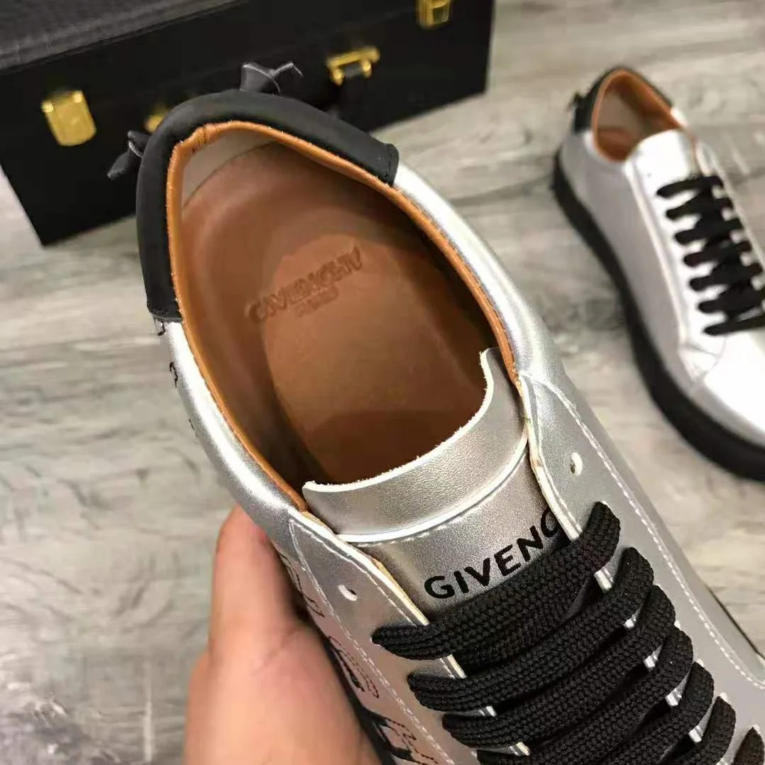 Givenchy Givenchy Shading Sneakers in Metallized Leather for Men in Silver Givenchy Givenchy Shading Sneakers in Metallized Leather for Men in Silver