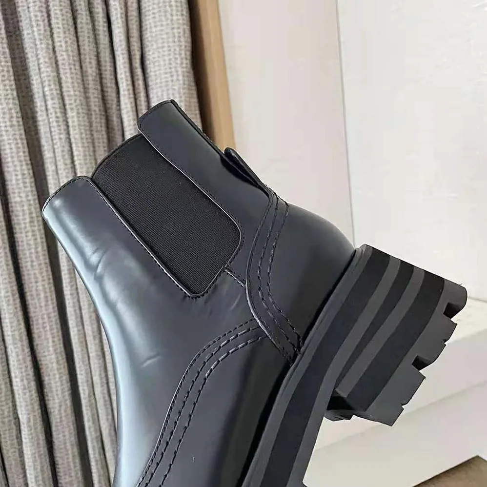Alexander Mcqueen Wander Chelsea Boot for Women in Black Alexander Mcqueen Wander Chelsea Boot for Women in Black